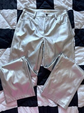 Silver Metallic Cropped Pants - Women